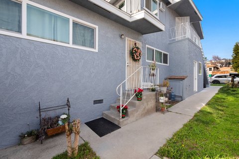 Long Beach Multi-Unit with Garages