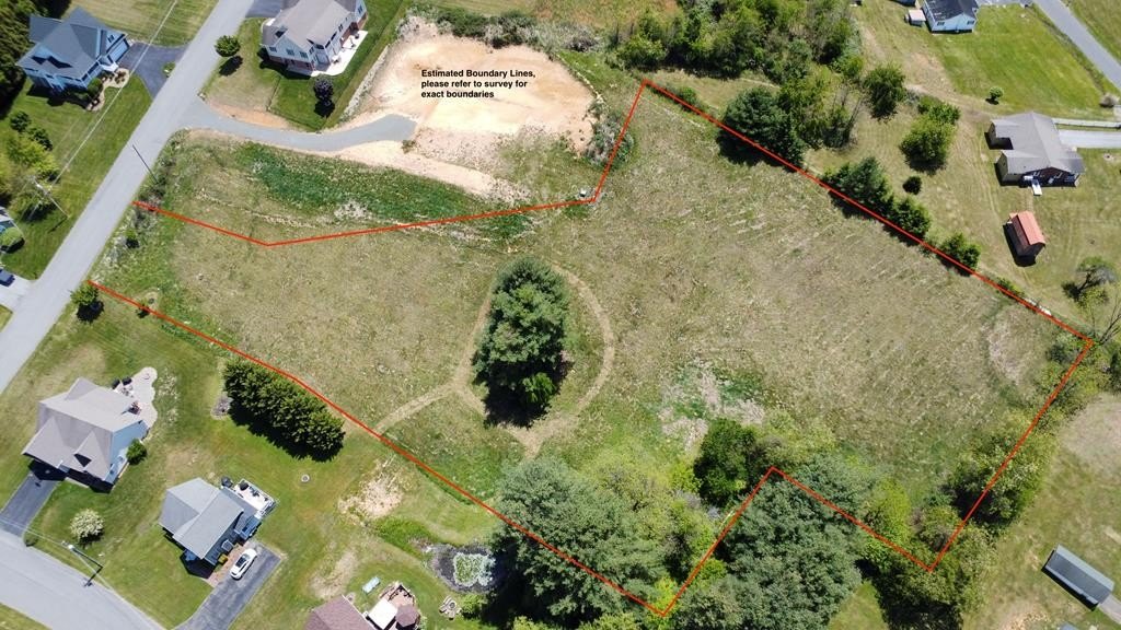Expansive Lot in Colonial Acres