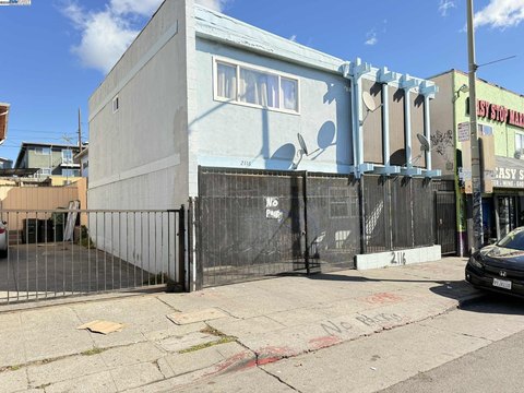 Oakland Quadruplex with Income Potential
