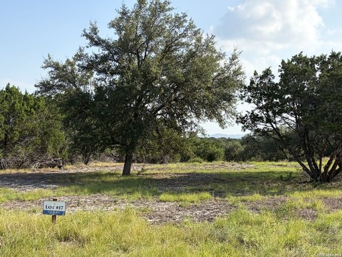 LAND - Pipe Creek, TX