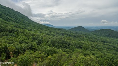 6-Acre Wooded Mountain Retreat