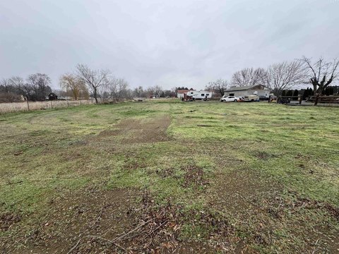 Spacious Residential Lot in Pasco