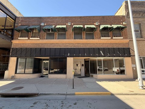Versatile Mixed-Use Investment Opportunity