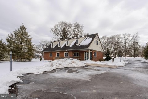 Spacious Commercial Space in STEVENS