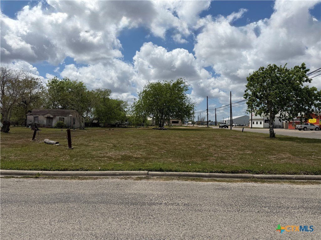 Corner Lot in Port Lavaca