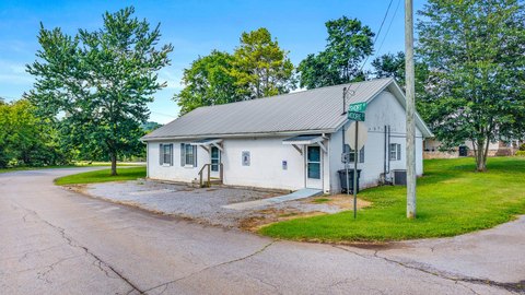 Versatile Commercial Building in Athens