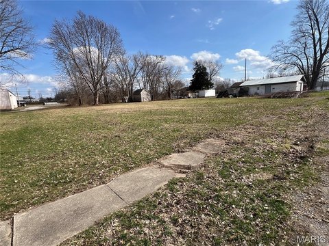 LAND - Carlinville, IL