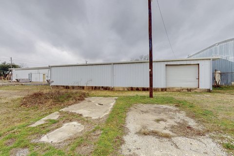 Versatile Warehouse and Storage Space