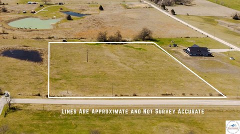 5-Acre Oasis Near Clinton, MO