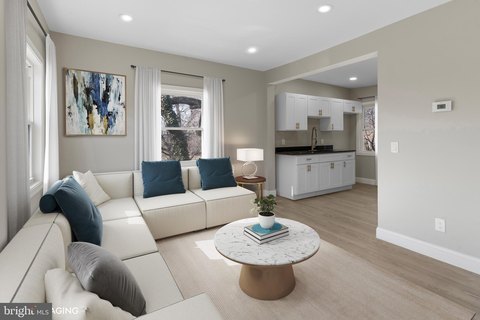 Renovated Duplex: Turnkey Investment Opportunity