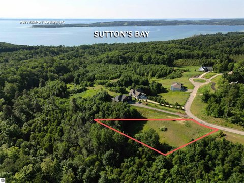 LAND - Suttons Bay, MI