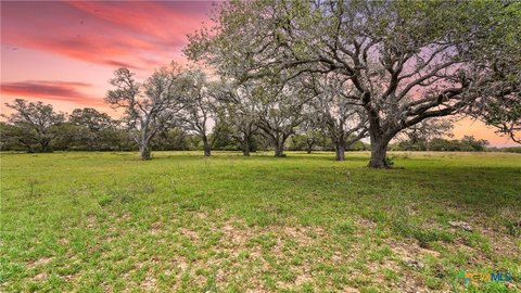 Hallettsville Ranch Ideal for Horses