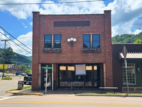 Prime Commercial Space in Damascus, VA