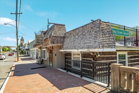 Iconic Restaurant Opportunity in Woodstock