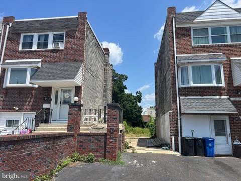 LAND - PHILADELPHIA, PA
