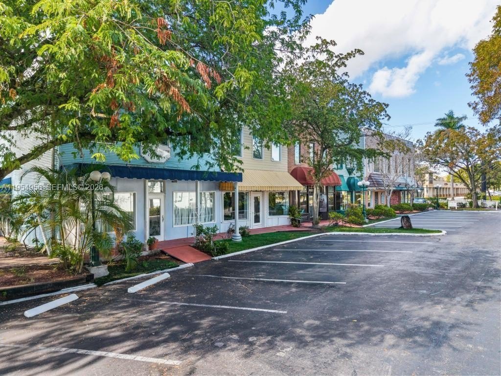 Plantation Retail and Studio Space