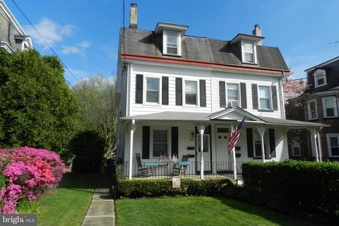 Well-Maintained Duplex with Yard