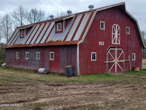 Unrestricted Land with Historic Barn