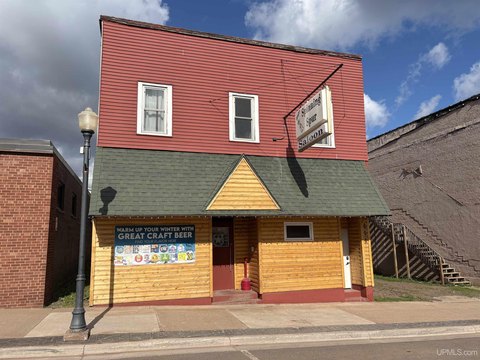 Commercial Building with Living Quarters