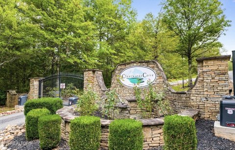 LAND - LaFollette, TN