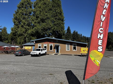 Turnkey Restaurant Opportunity in Oakridge