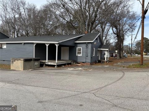 Versatile Commercial Building Near Downtown