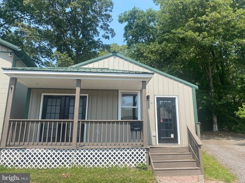 Renovated Commercial Unit For Lease