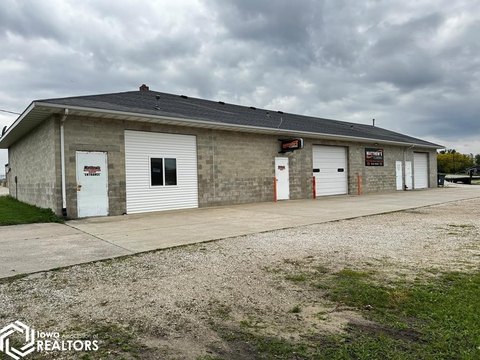 Commercial Building with Apartment
