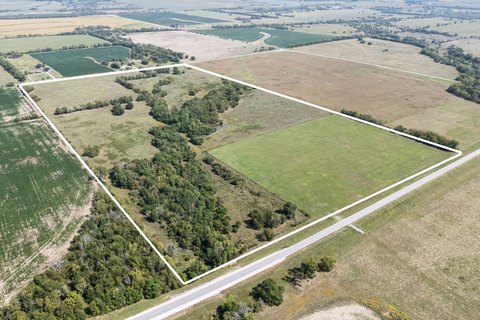 Versatile Acreage Near Mound Valley