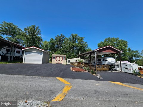 Land, FALLING WATERS, WV