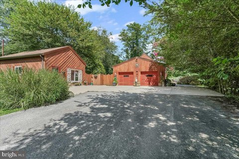 Commercial Office with Private Residence