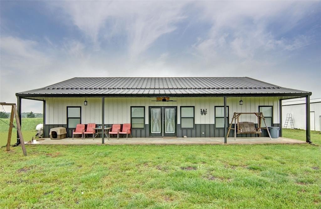 Wolfe City Barndominium on Acreage