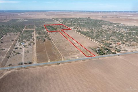Versatile Land in McCook, TX