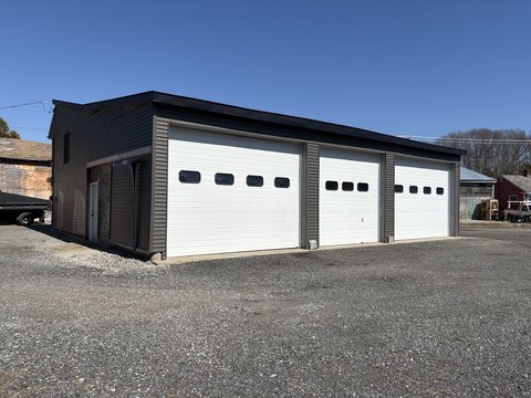 Flex Space with Three Bays