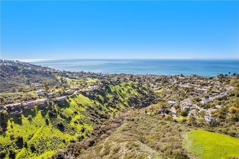 LAND - Laguna Beach, CA
