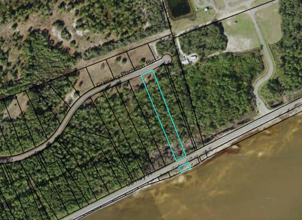 Spacious Bayfront Lot in Eastpoint