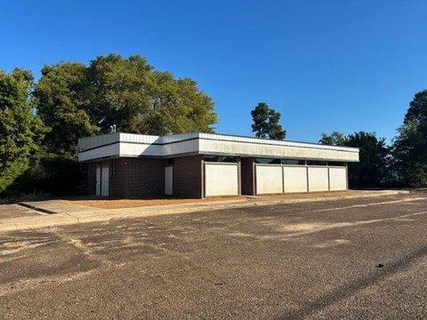 Vacant Office Building in Texarkana