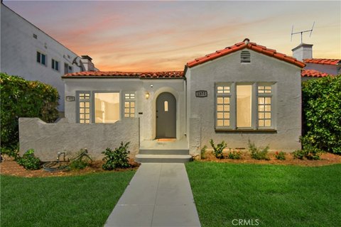 Triplex with LAR2 Zoning