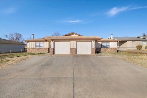 Rogers Duplex Near Greenway