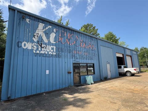 Automotive Repair Shop with Bay Doors