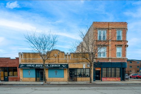 Versatile Mixed-Use Space in Chicago