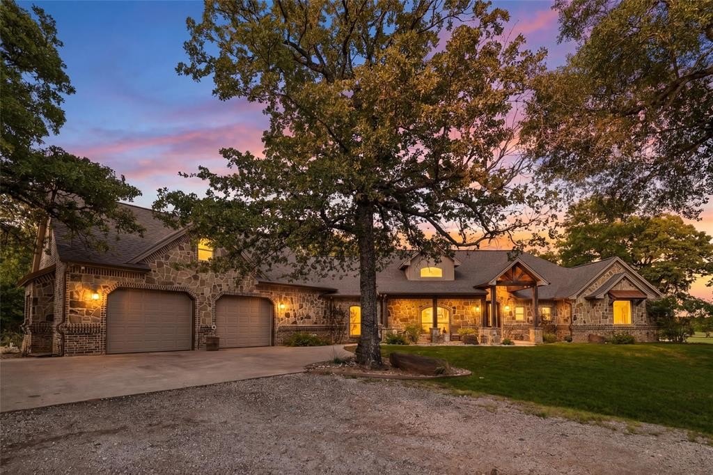Grandview Estate with Pond