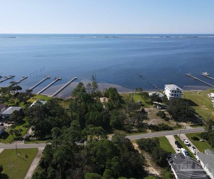 LAND - Gulf Breeze, FL