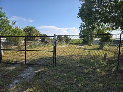 Land, Okeechobee, FL