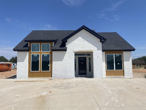 Modern Garden Office in Lubbock