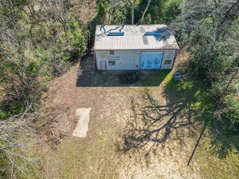 Mechanic Shop on Large Lot