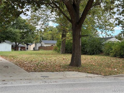 Land, Highland, IL