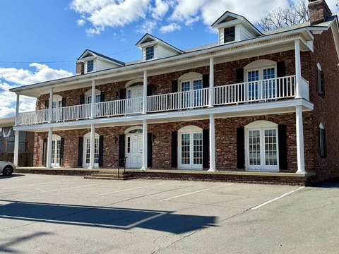 Move-In Ready Office on JFK