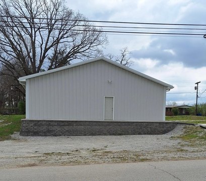 Versatile Commercial Building in Pine Knot