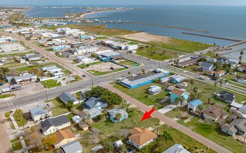 Residential Land in Rockport, TX